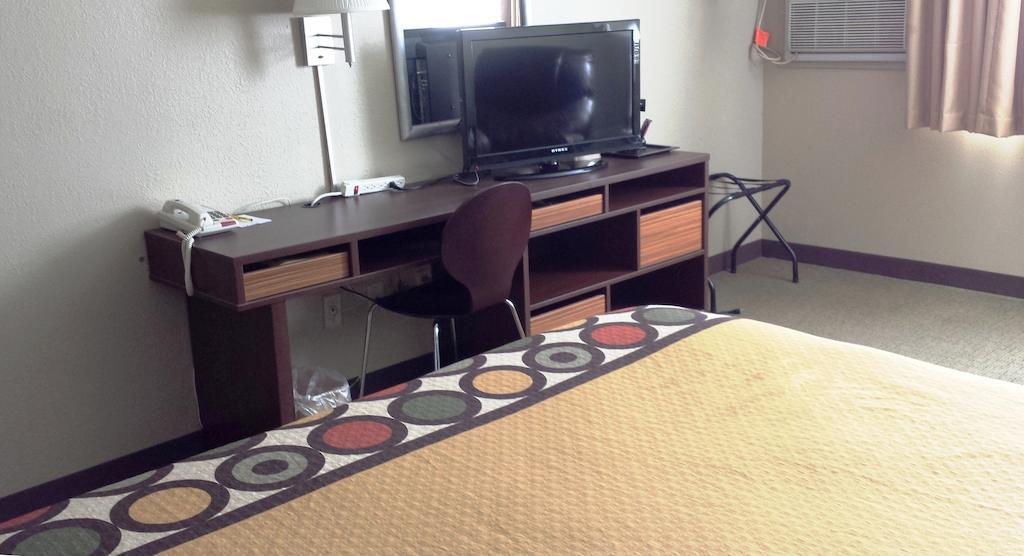 Super 8 By Wyndham Sioux Falls Near Convention Center Bilik gambar