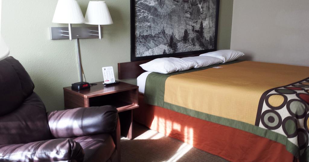 Super 8 By Wyndham Sioux Falls Near Convention Center Bilik gambar